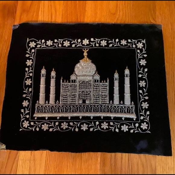 Handmade- Silk Thread Velvet Tajmahal Wall Panel - Picture 3 of 8